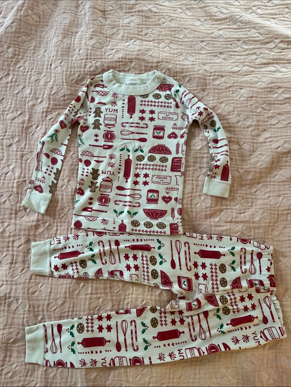 Hanna Andersson baking holiday pajamas 4T